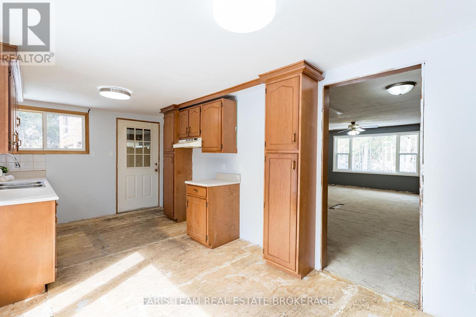 9 Yvonne Crescent, Oro-Medonte, Ontario  L0L 1T0 - Photo 6 - S12883426