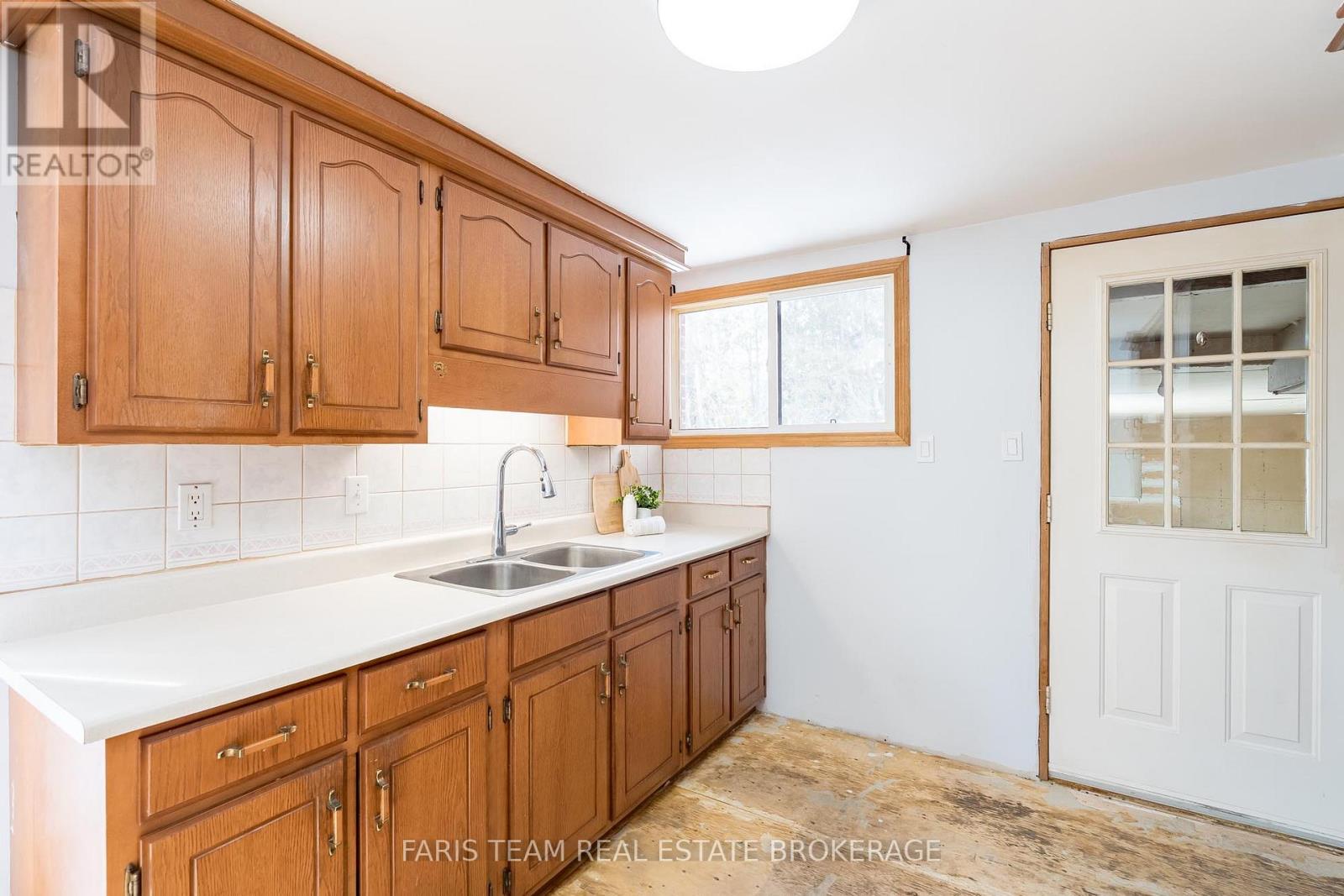 9 Yvonne Crescent, Oro-Medonte, Ontario  L0L 1T0 - Photo 7 - S12883426