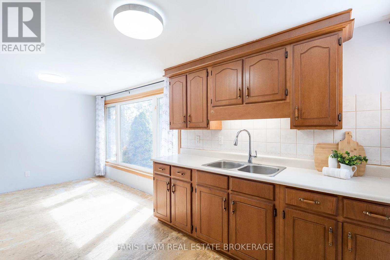 9 Yvonne Crescent, Oro-Medonte, Ontario  L0L 1T0 - Photo 8 - S12883426