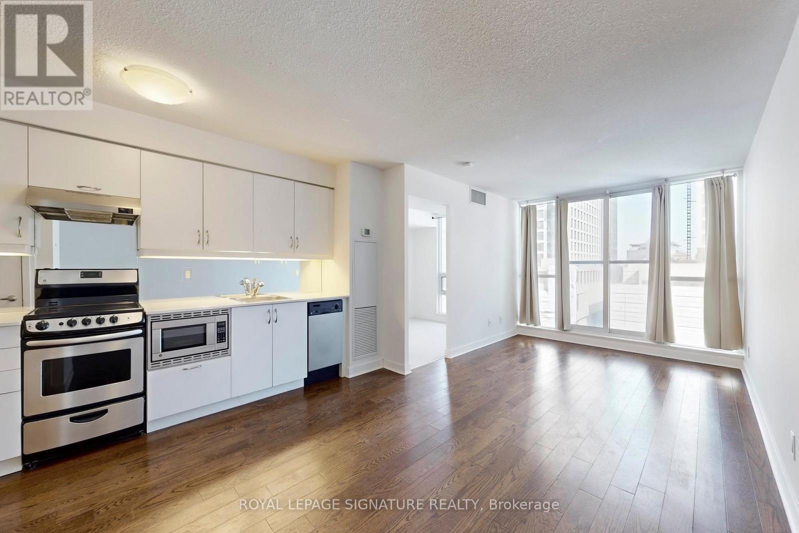 720 - 320 RICHMOND STREET, Toronto, Ontario