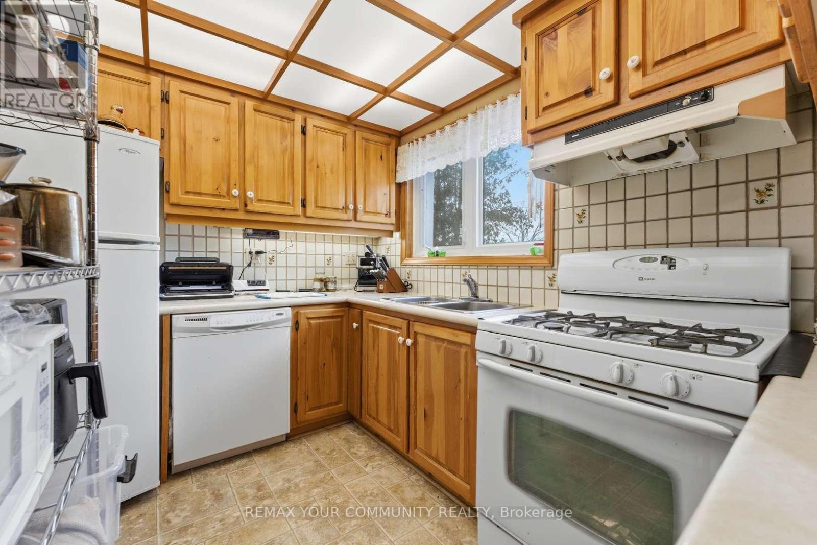 154 Hollingsworth Drive, King, Ontario  L7B 1G8 - Photo 12 - N12881454