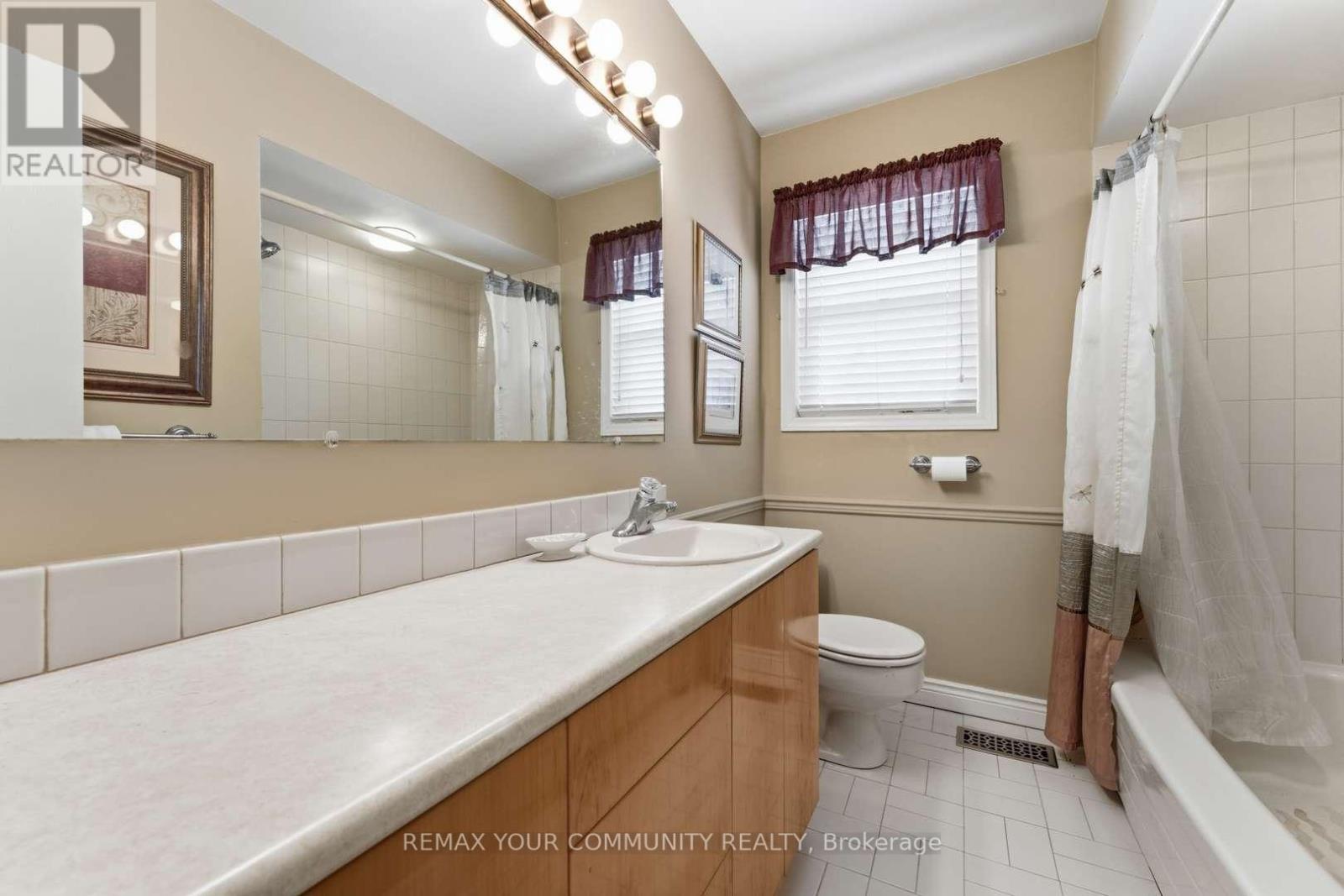 154 Hollingsworth Drive, King, Ontario  L7B 1G8 - Photo 20 - N12881454