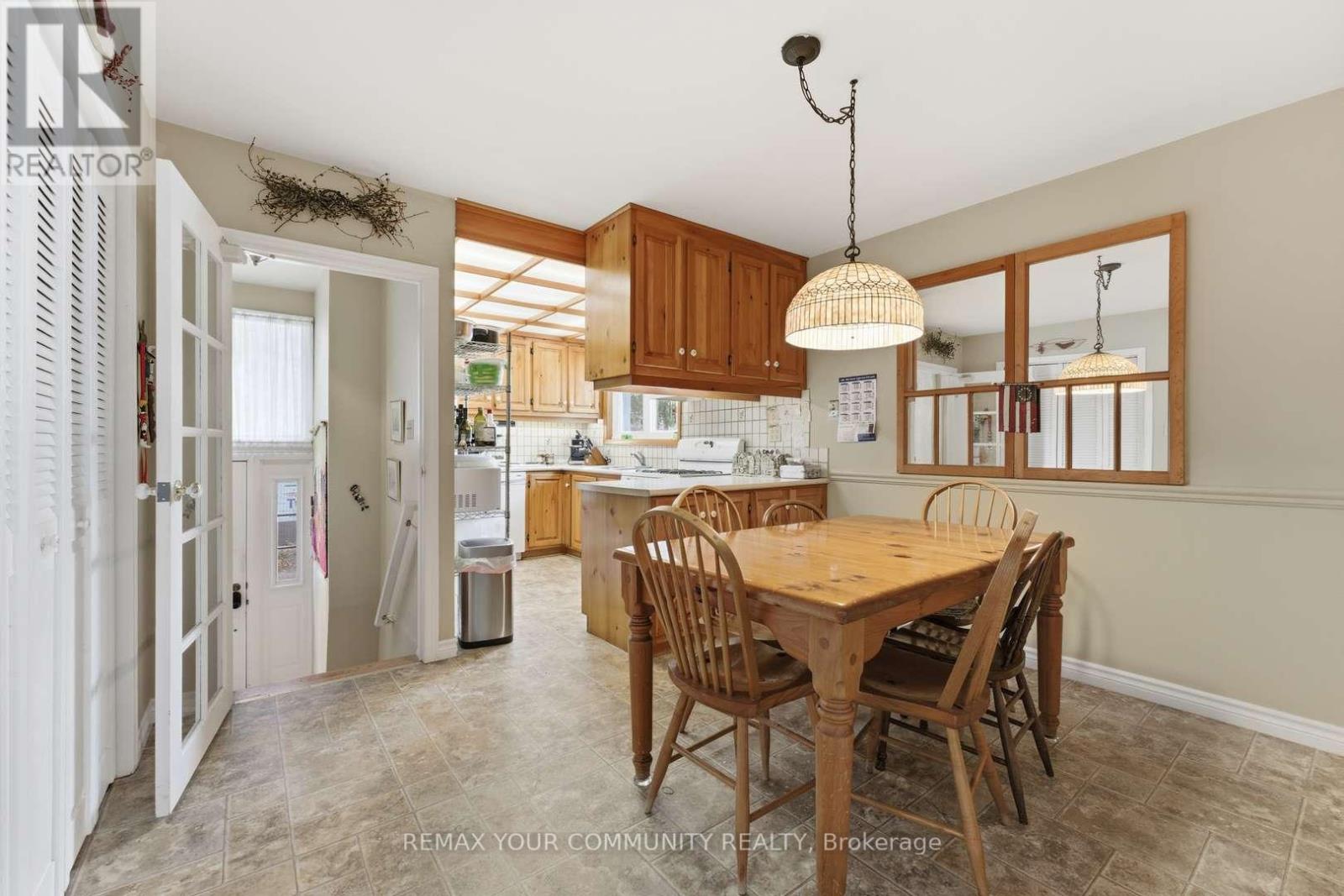 154 Hollingsworth Drive, King, Ontario  L7B 1G8 - Photo 9 - N12881454