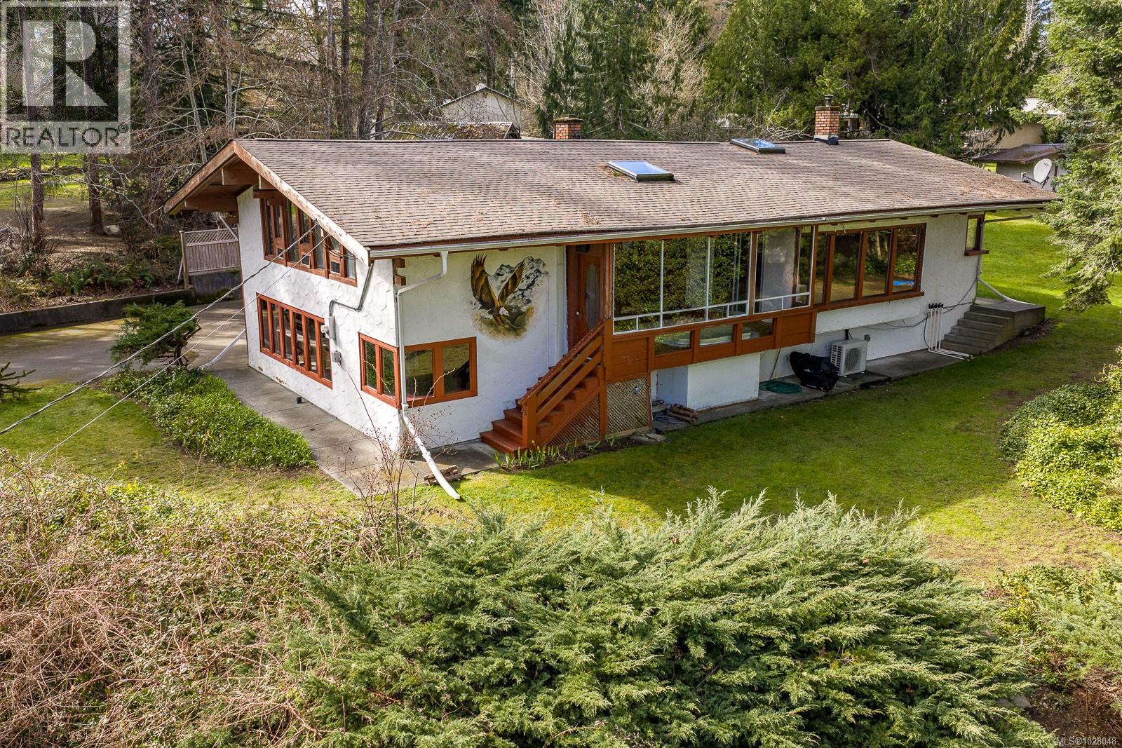 415 Holiday Rd, Fanny Bay, British Columbia