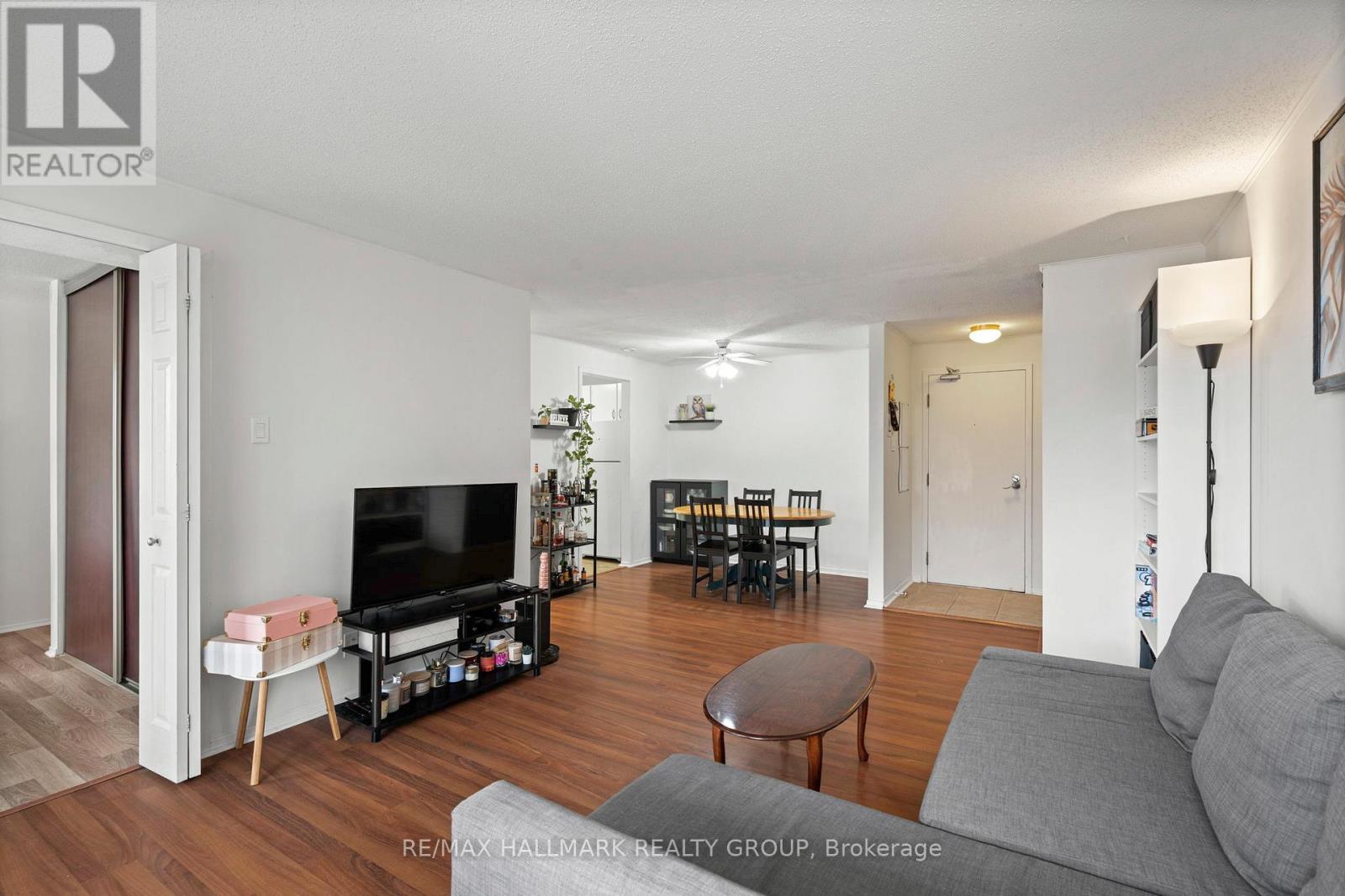 315 - 6532 Bilberry Drive, Ottawa, Ontario  K1C 4N9 - Photo 5 - X12883508