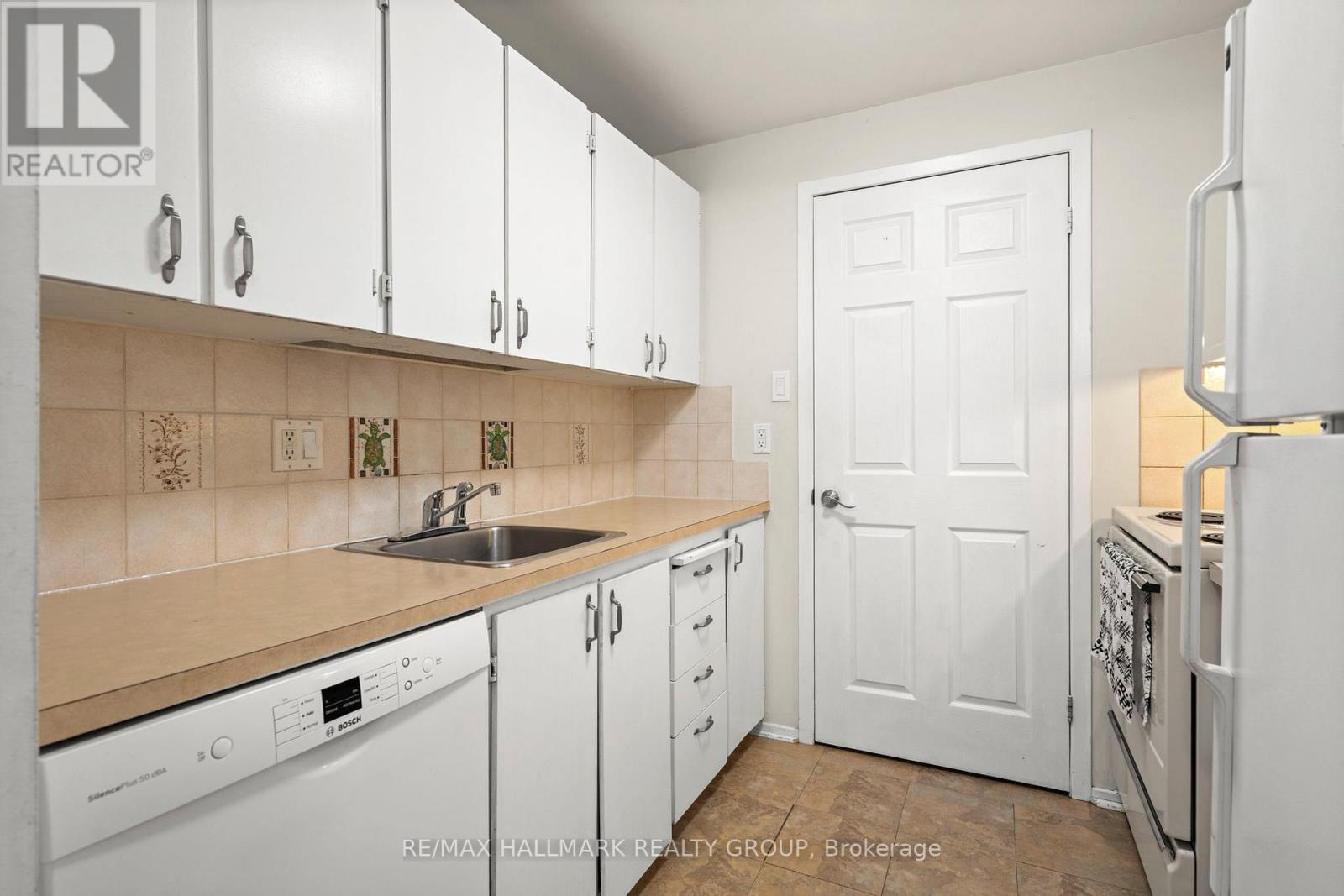 315 - 6532 Bilberry Drive, Ottawa, Ontario  K1C 4N9 - Photo 8 - X12883508