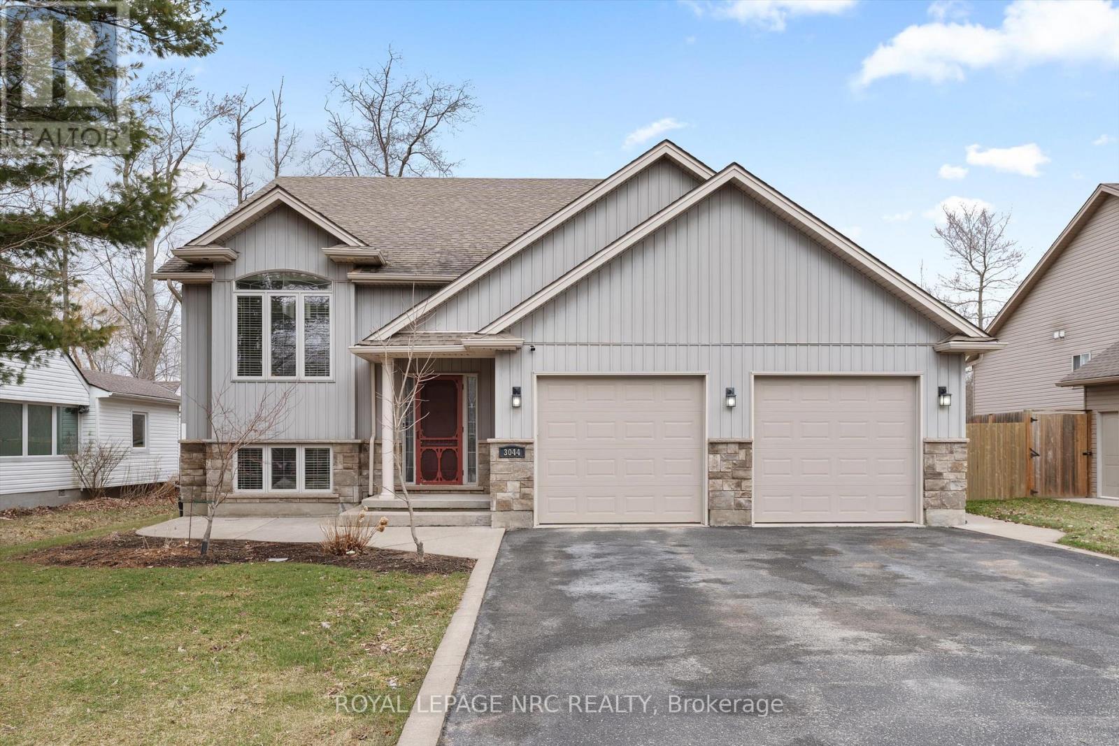 3044 Hyman Avenue, Fort Erie, Ontario  L0S 1N0 - Photo 1 - X12883488