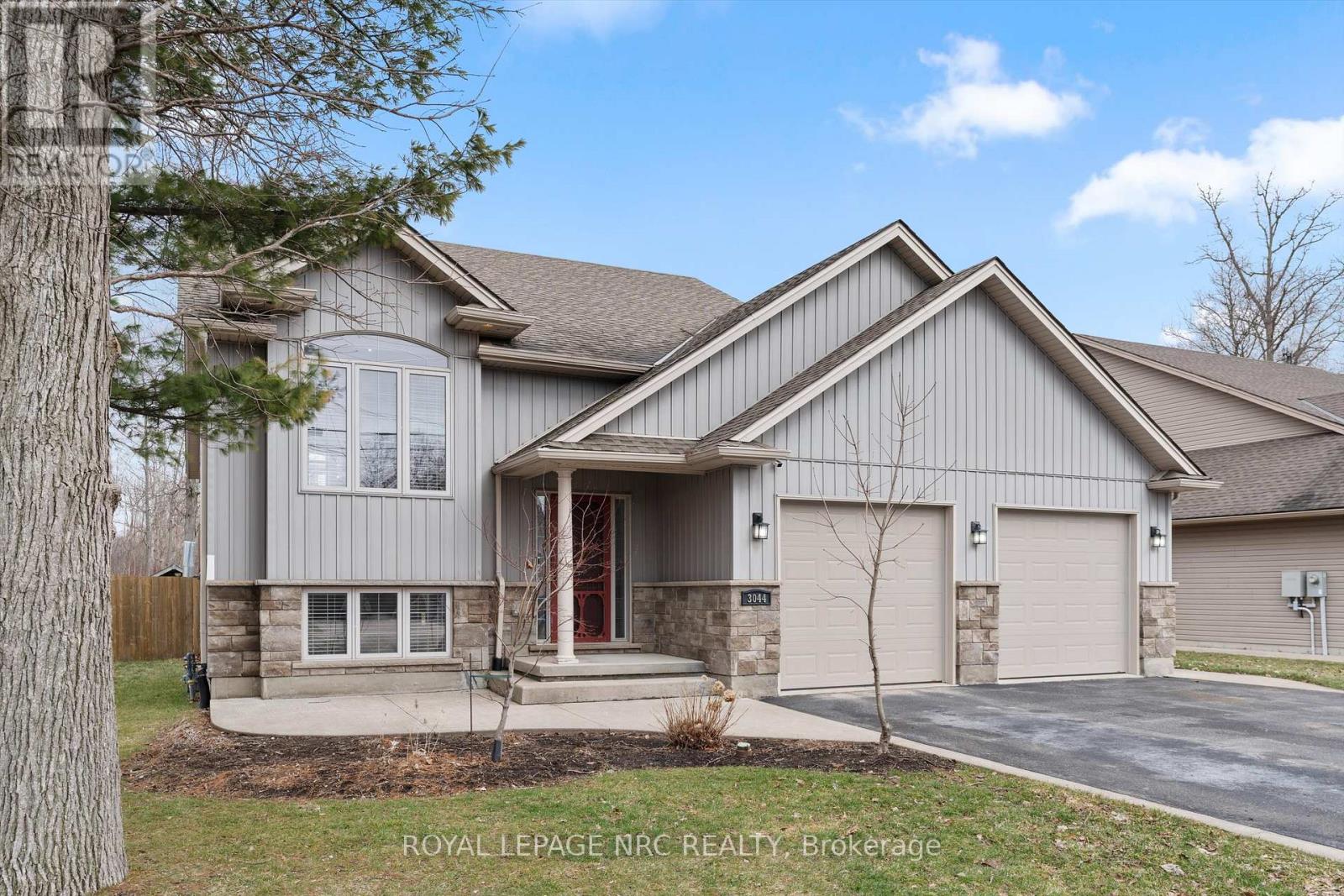 3044 Hyman Avenue, Fort Erie, Ontario  L0S 1N0 - Photo 2 - X12883488