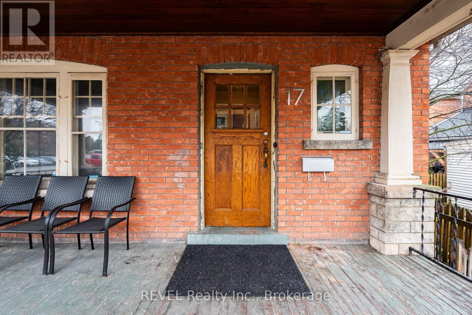 17 Beecher Street, St. Catharines, Ontario  L2R 5S4 - Photo 2 - X12883542