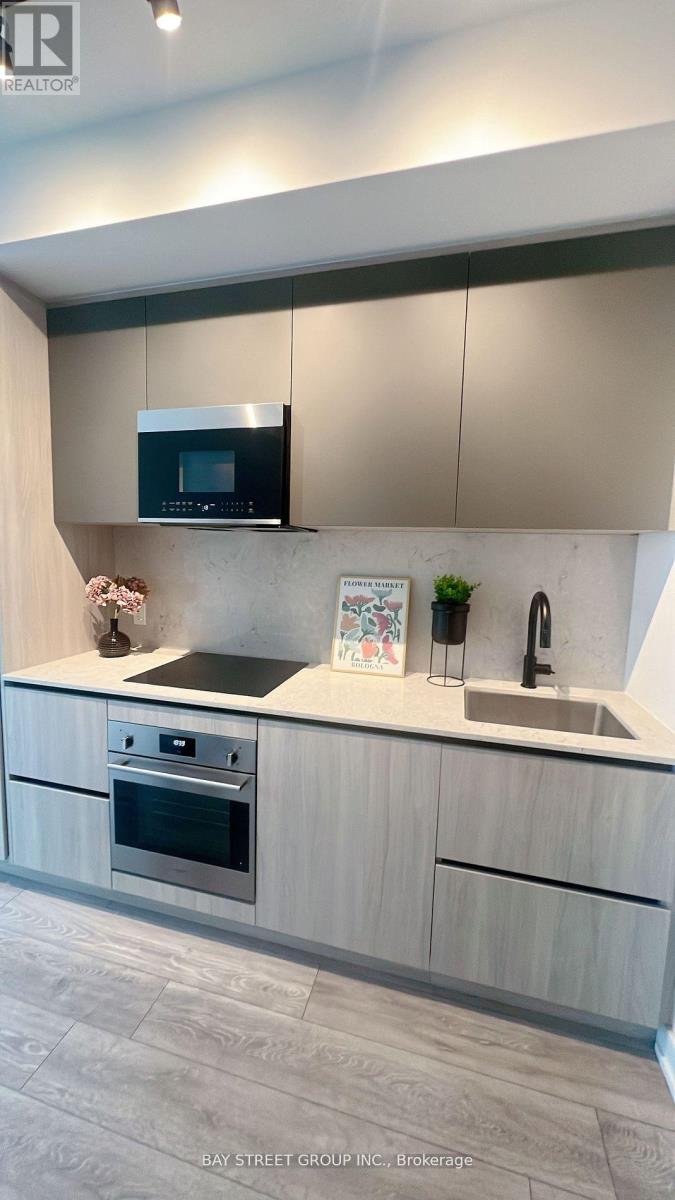 1707 - 108 PETER STREET, Toronto, Ontario