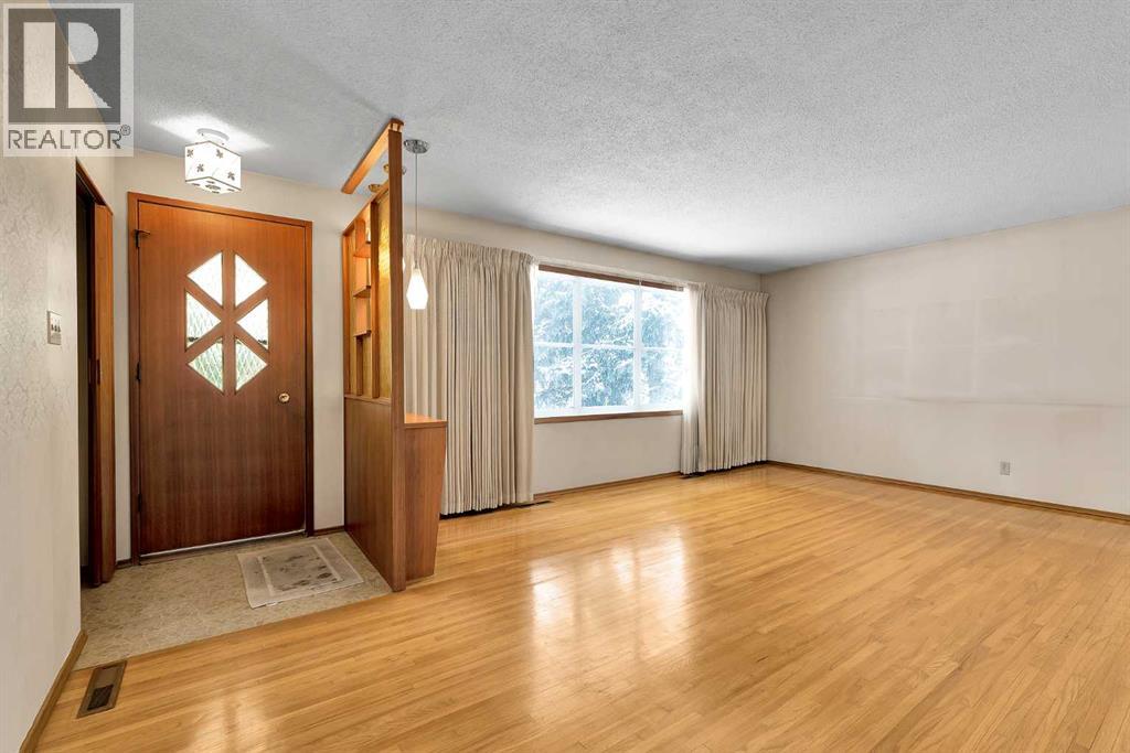 1483 Northmount Drive Nw, Calgary, Alberta  T2L 0G7 - Photo 3 - A2287712