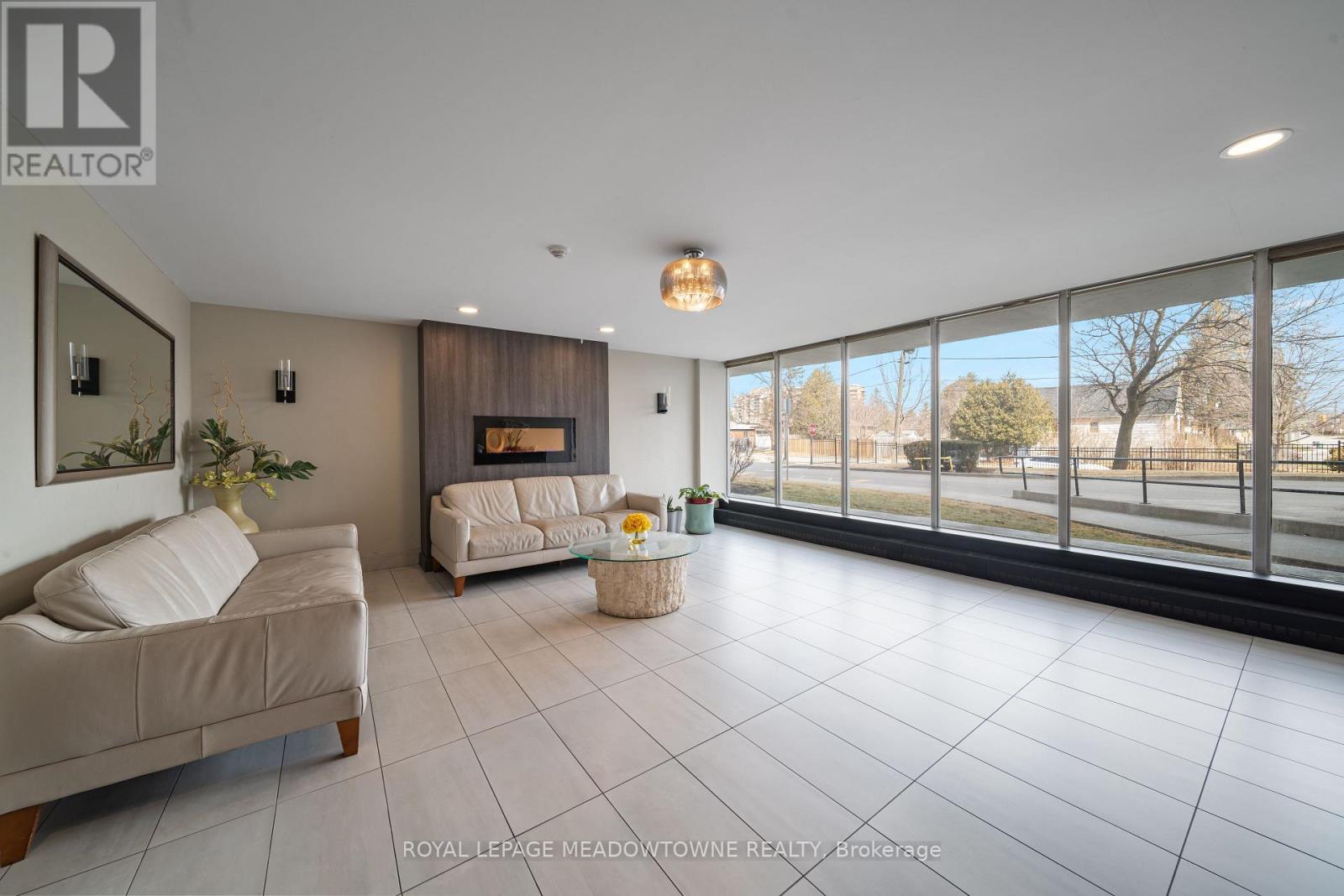 Ph #8 - 1100 Caven Street, Mississauga, Ontario  L5G 4N3 - Photo 4 - W12883496