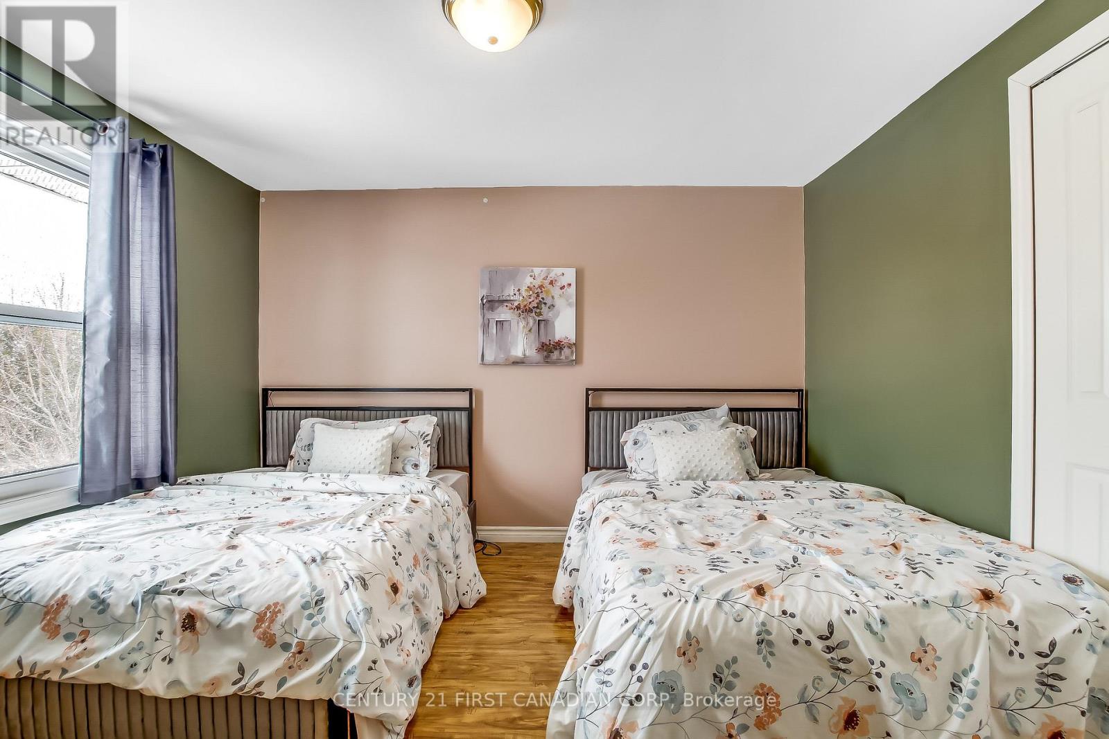 111b Symes Street, Southwest Middlesex, Ontario  N0L 1M0 - Photo 10 - X12883572