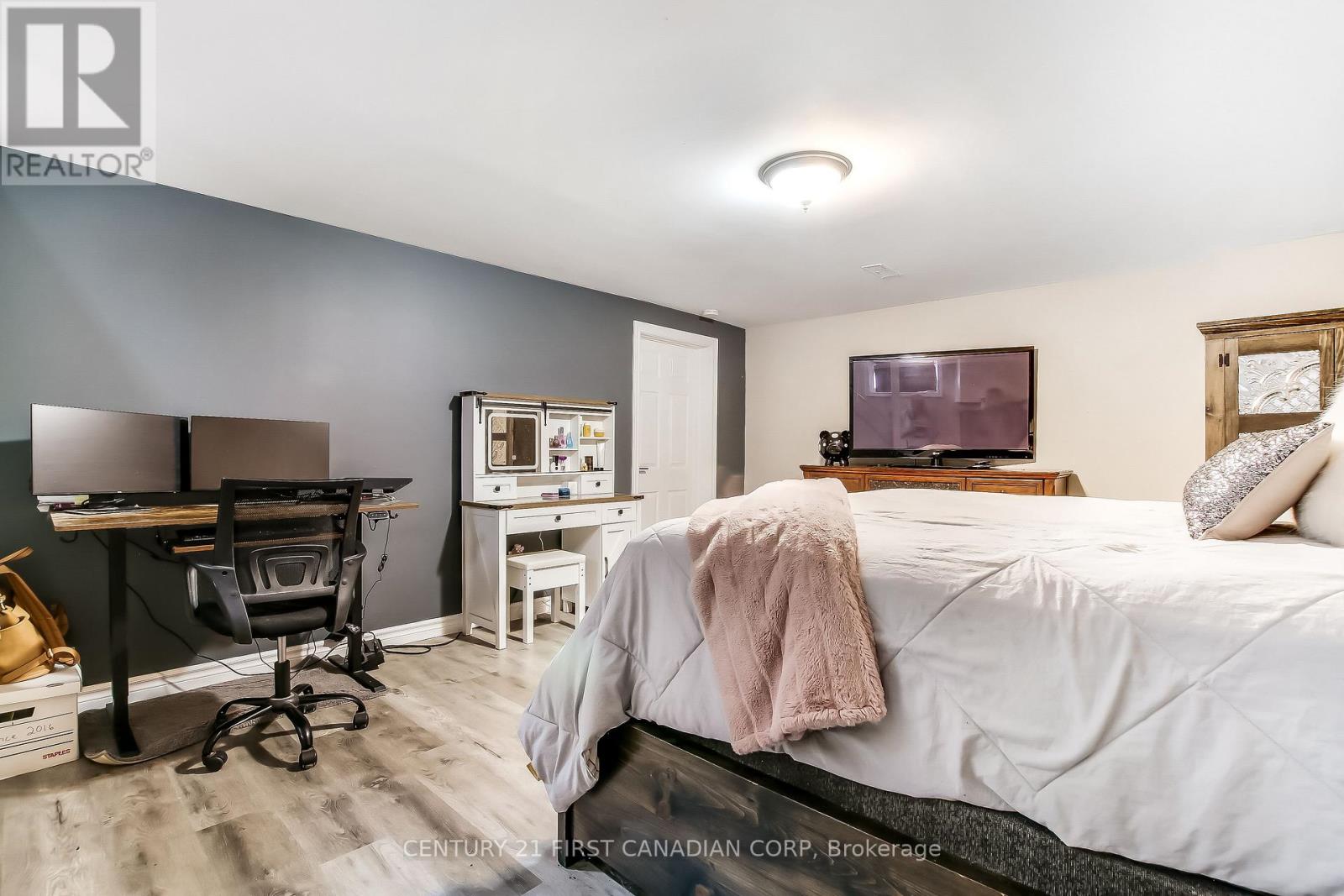 111b Symes Street, Southwest Middlesex, Ontario  N0L 1M0 - Photo 15 - X12883572