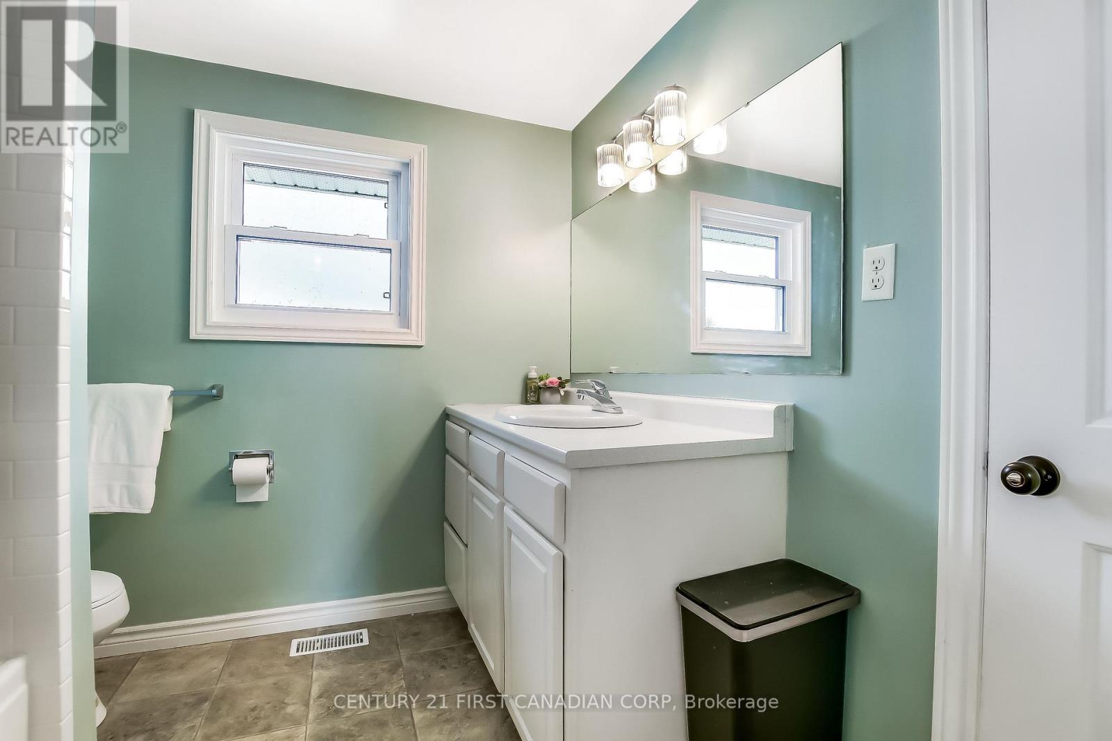 111b Symes Street, Southwest Middlesex, Ontario  N0L 1M0 - Photo 16 - X12883572