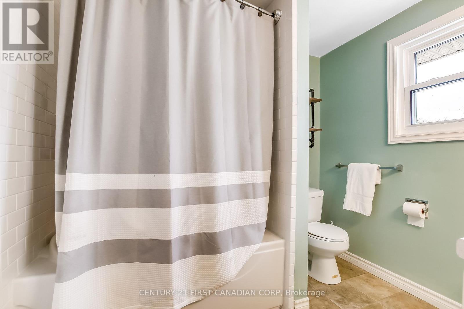 111b Symes Street, Southwest Middlesex, Ontario  N0L 1M0 - Photo 17 - X12883572