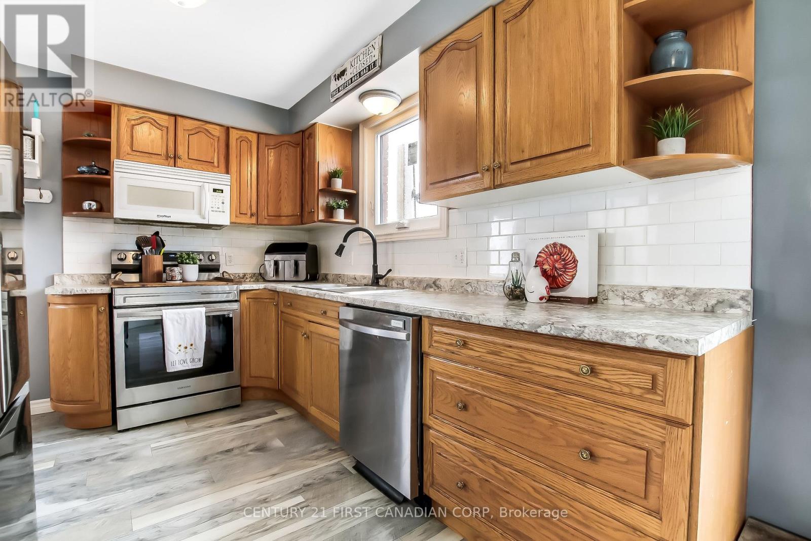 111b Symes Street, Southwest Middlesex, Ontario  N0L 1M0 - Photo 5 - X12883572