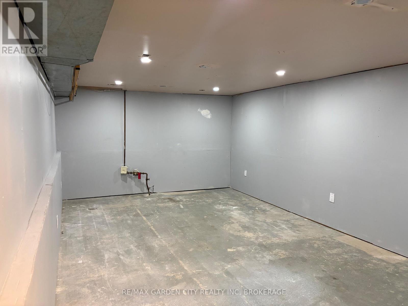 30 Deborah Court, St. Catharines, Ontario  L2P 3R6 - Photo 29 - X12879772