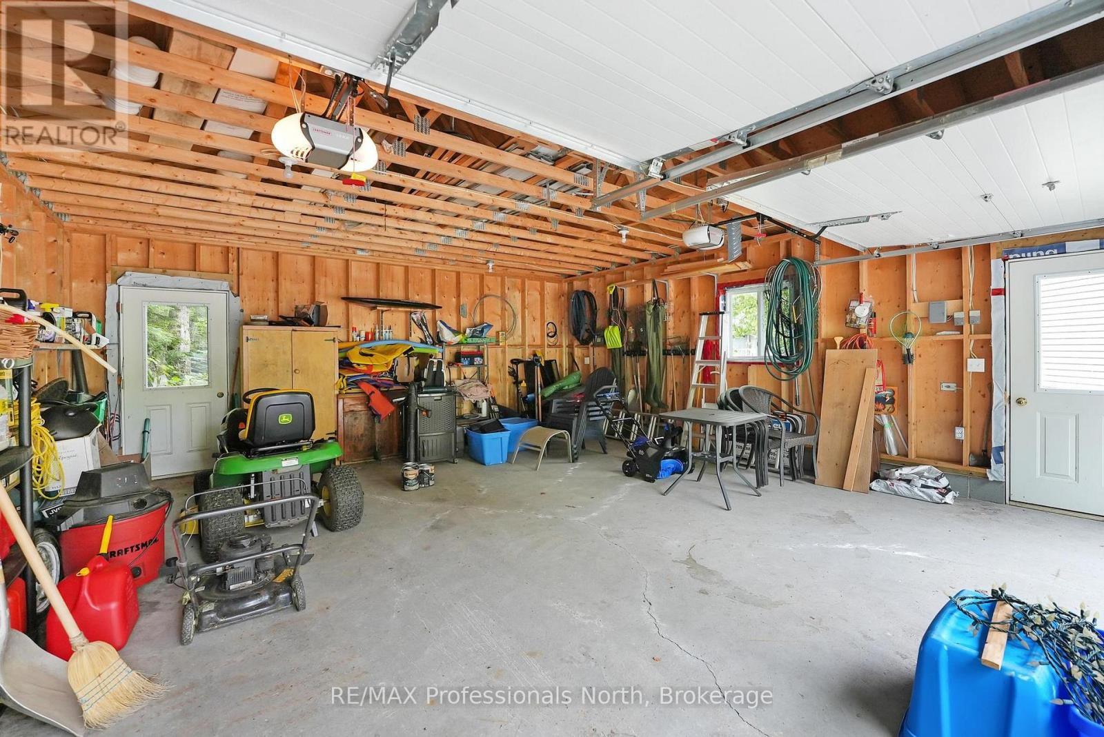 1093 Comak Crescent, Algonquin Highlands, Ontario  K0M 1S0 - Photo 46 - X12883576