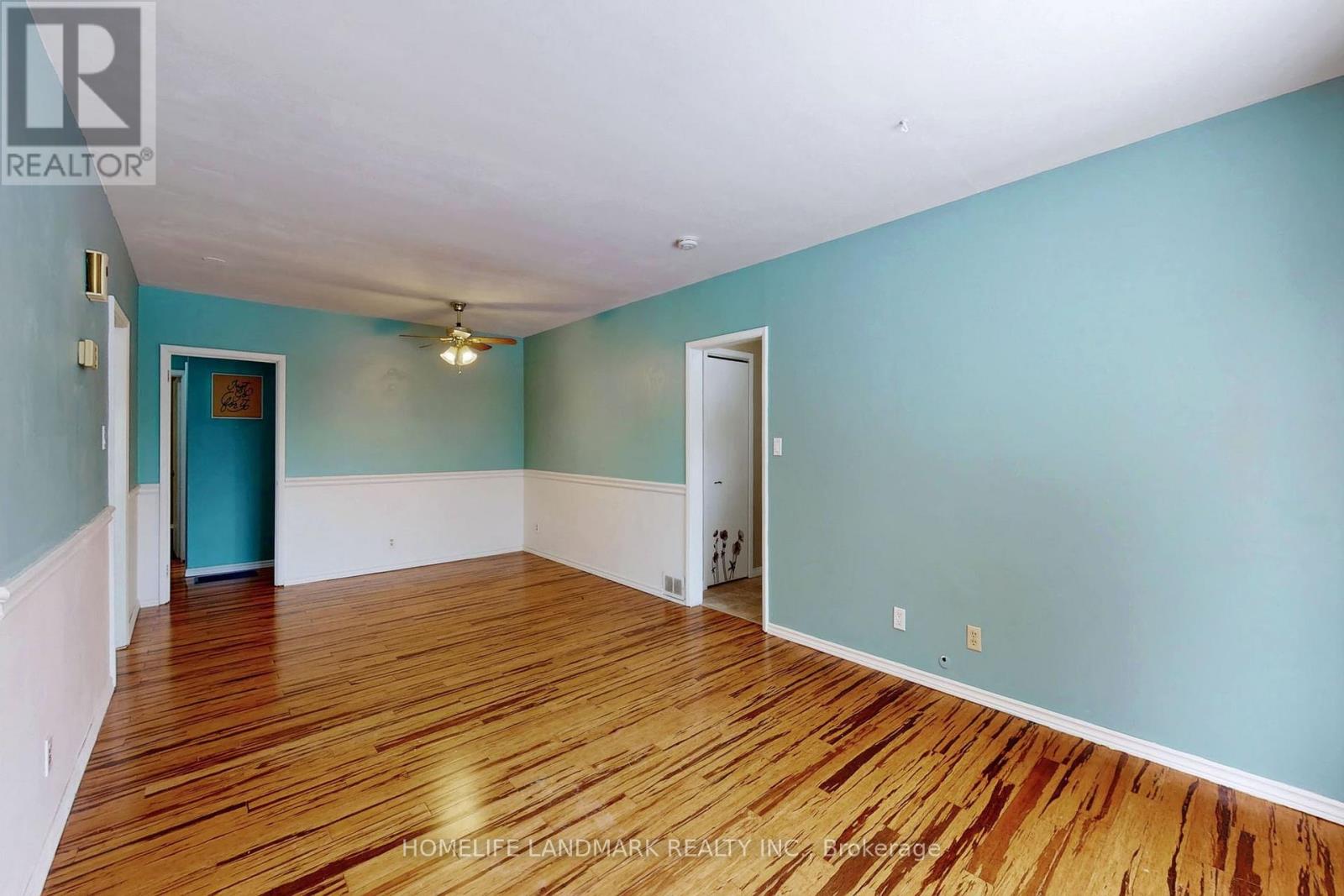 135 Ringwood Road, Oakville, Ontario  L6H 1K3 - Photo 10 - W12881068