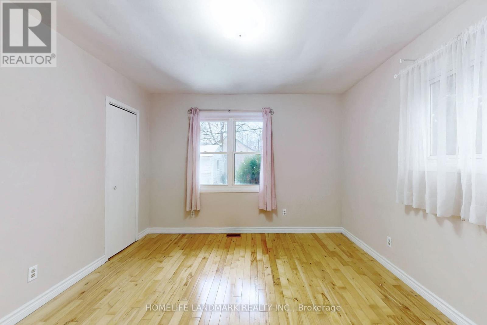 135 Ringwood Road, Oakville, Ontario  L6H 1K3 - Photo 18 - W12881068