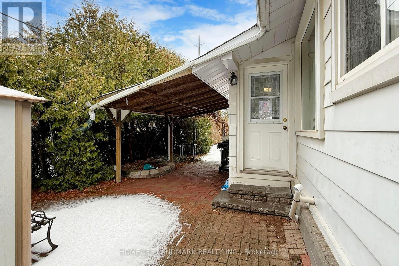 135 Ringwood Road, Oakville, Ontario  L6H 1K3 - Photo 4 - W12881068