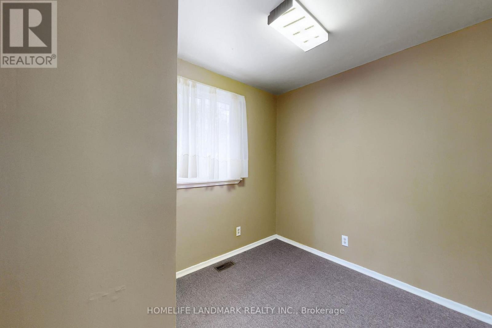 135 Ringwood Road, Oakville, Ontario  L6H 1K3 - Photo 24 - W12881068