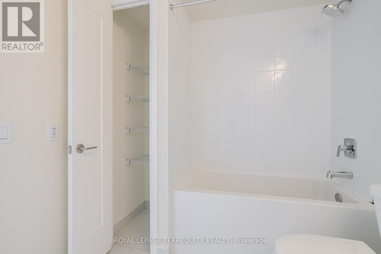 215 - 27 Korda Gate, Vaughan (Concord), Ontario  L4K 0P6 - Photo 22 - N12883562