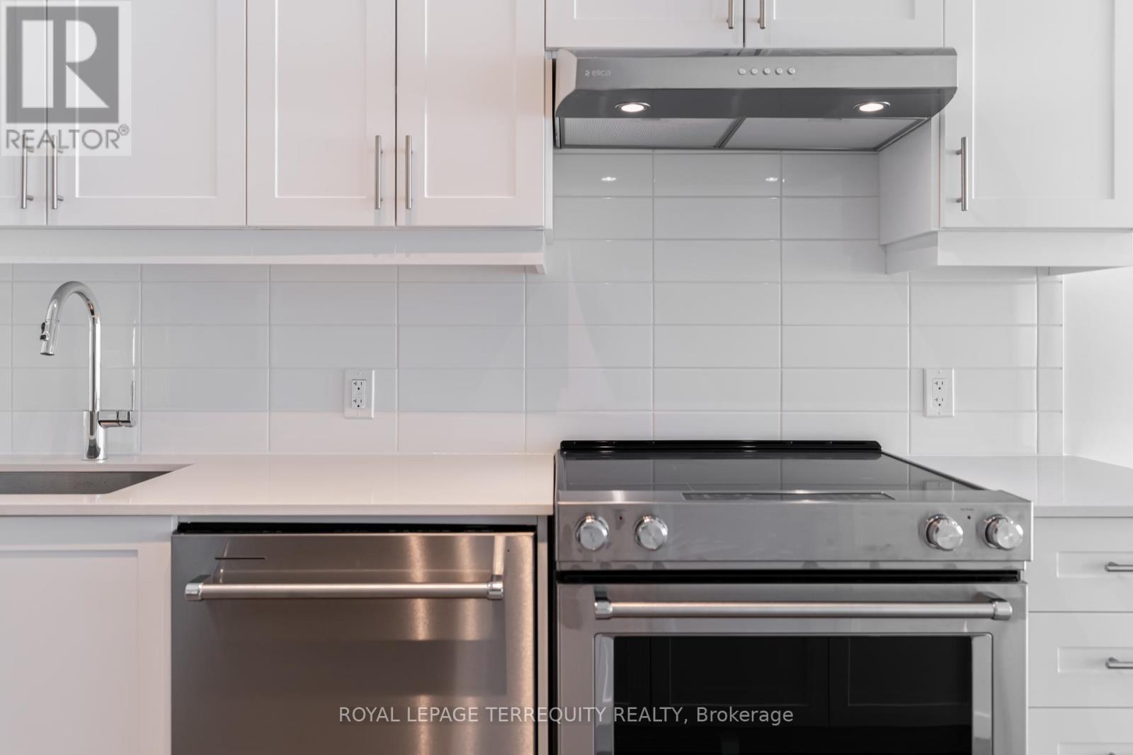 215 - 27 Korda Gate, Vaughan (Concord), Ontario  L4K 0P6 - Photo 6 - N12883562