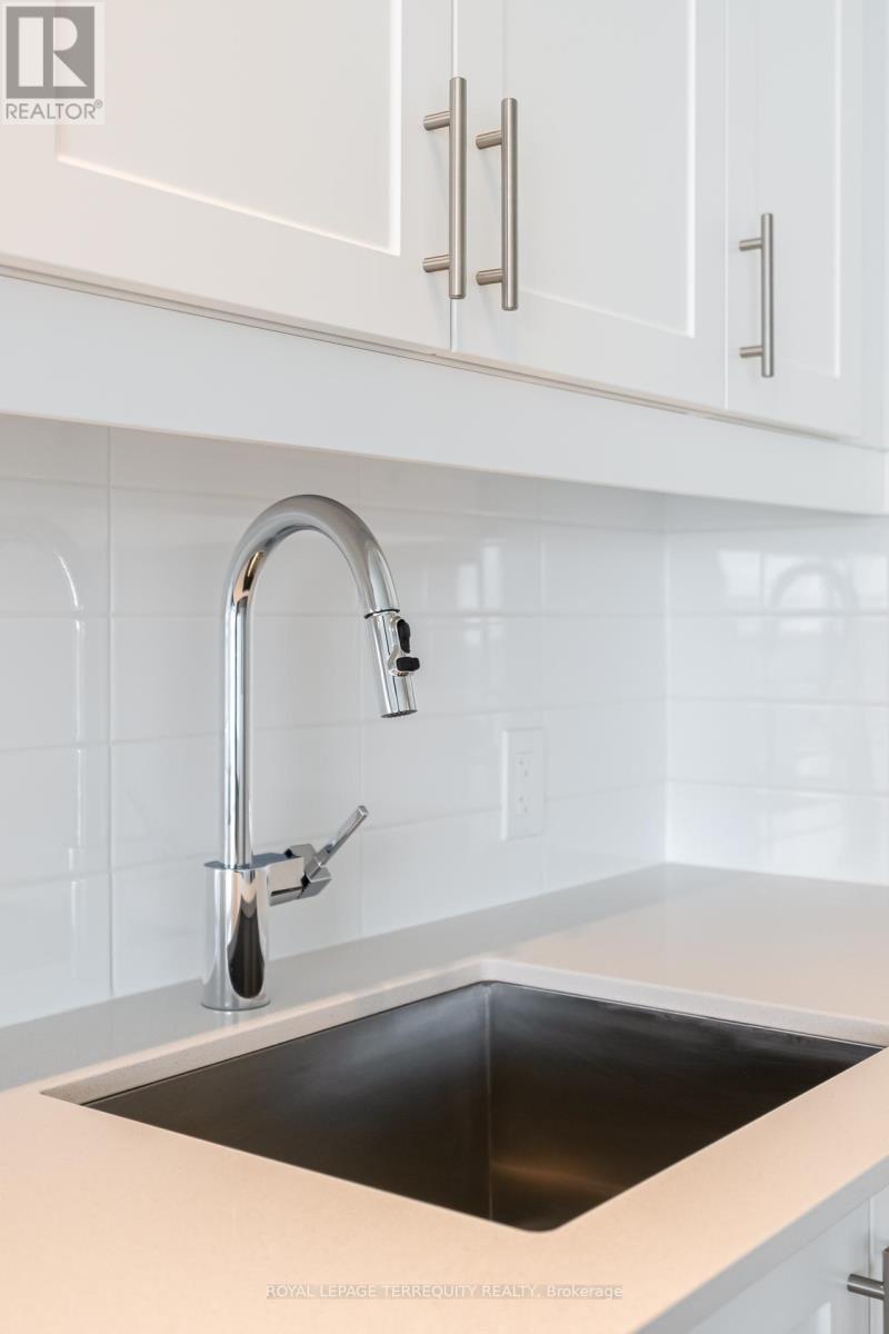 811 - 27 Korda Gate, Vaughan (Concord), Ontario  L4K 0P6 - Photo 4 - N12883580