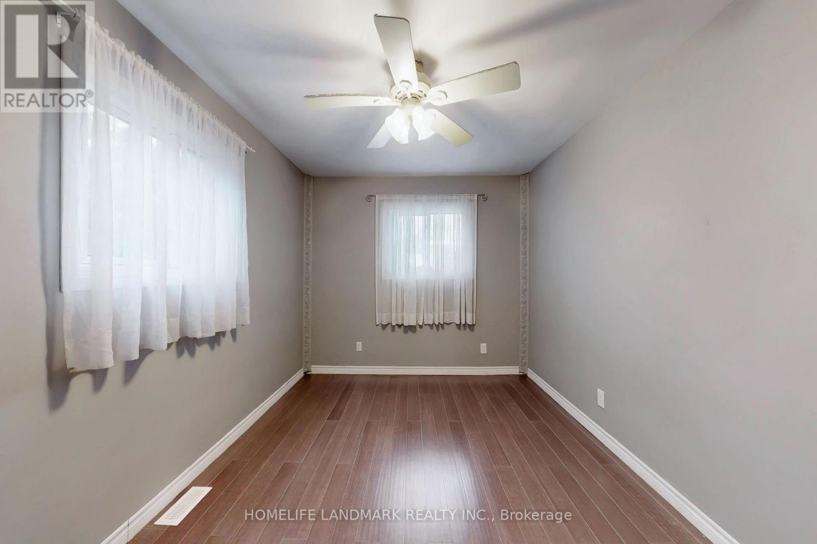 135 Ringwood Road, Oakville, Ontario  L6H 1K3 - Photo 21 - W12881068