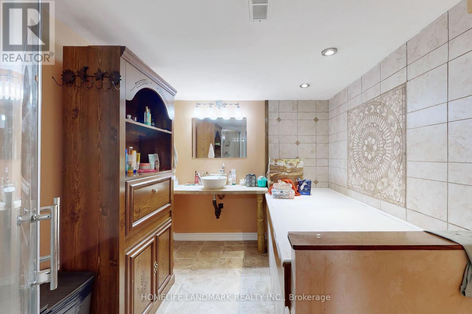 135 Ringwood Road, Oakville, Ontario  L6H 1K3 - Photo 41 - W12881068