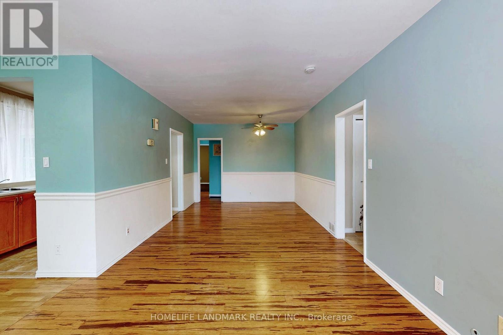 135 Ringwood Road, Oakville, Ontario  L6H 1K3 - Photo 9 - W12881068