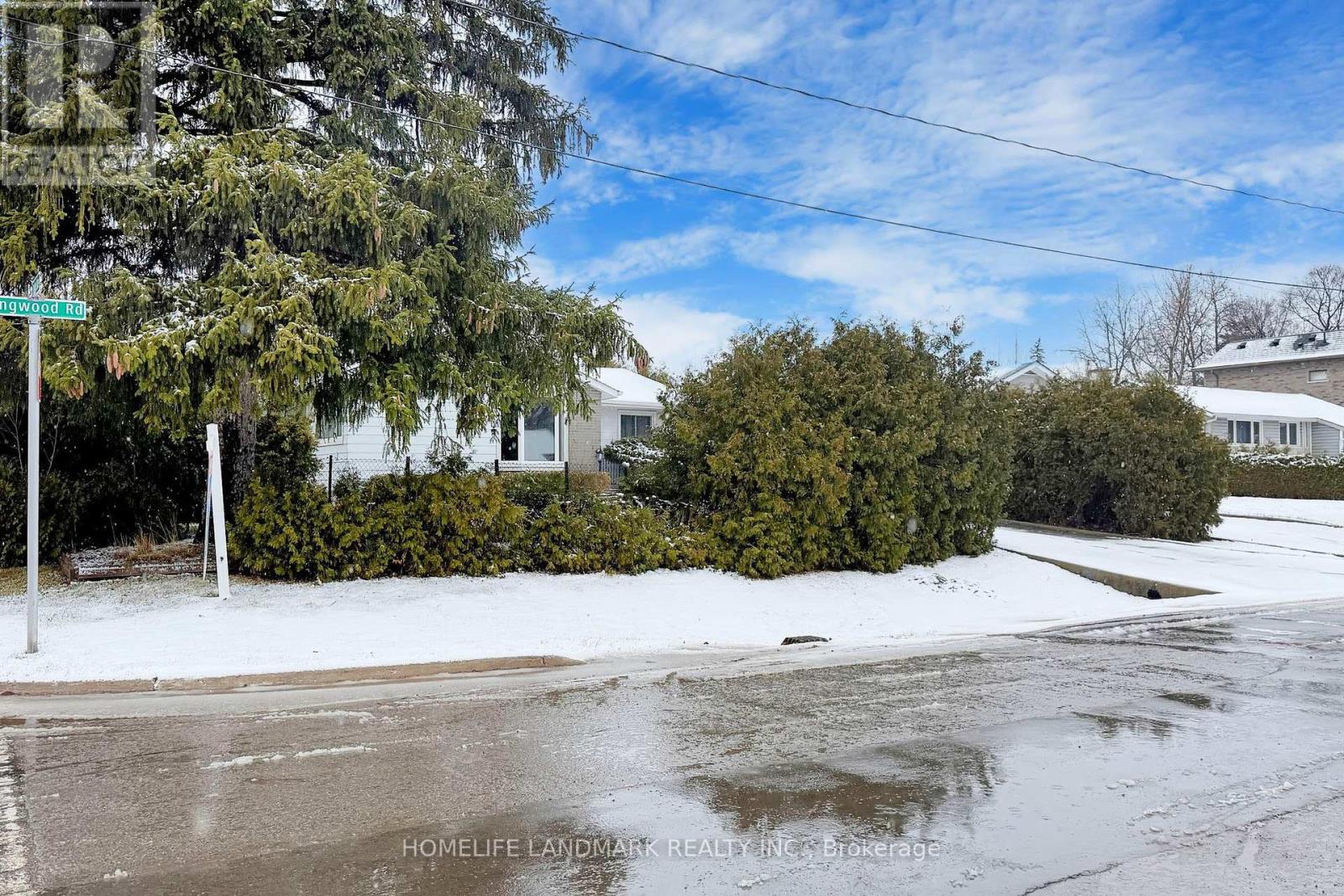 135 Ringwood Road, Oakville, Ontario  L6H 1K3 - Photo 3 - W12881068