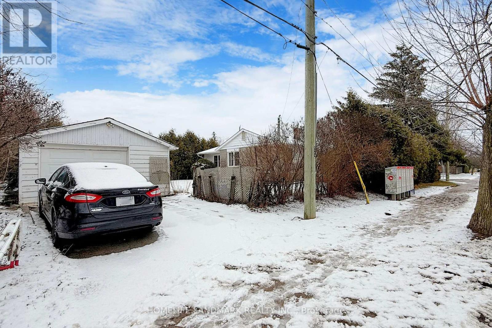 135 Ringwood Road, Oakville, Ontario  L6H 1K3 - Photo 47 - W12881068