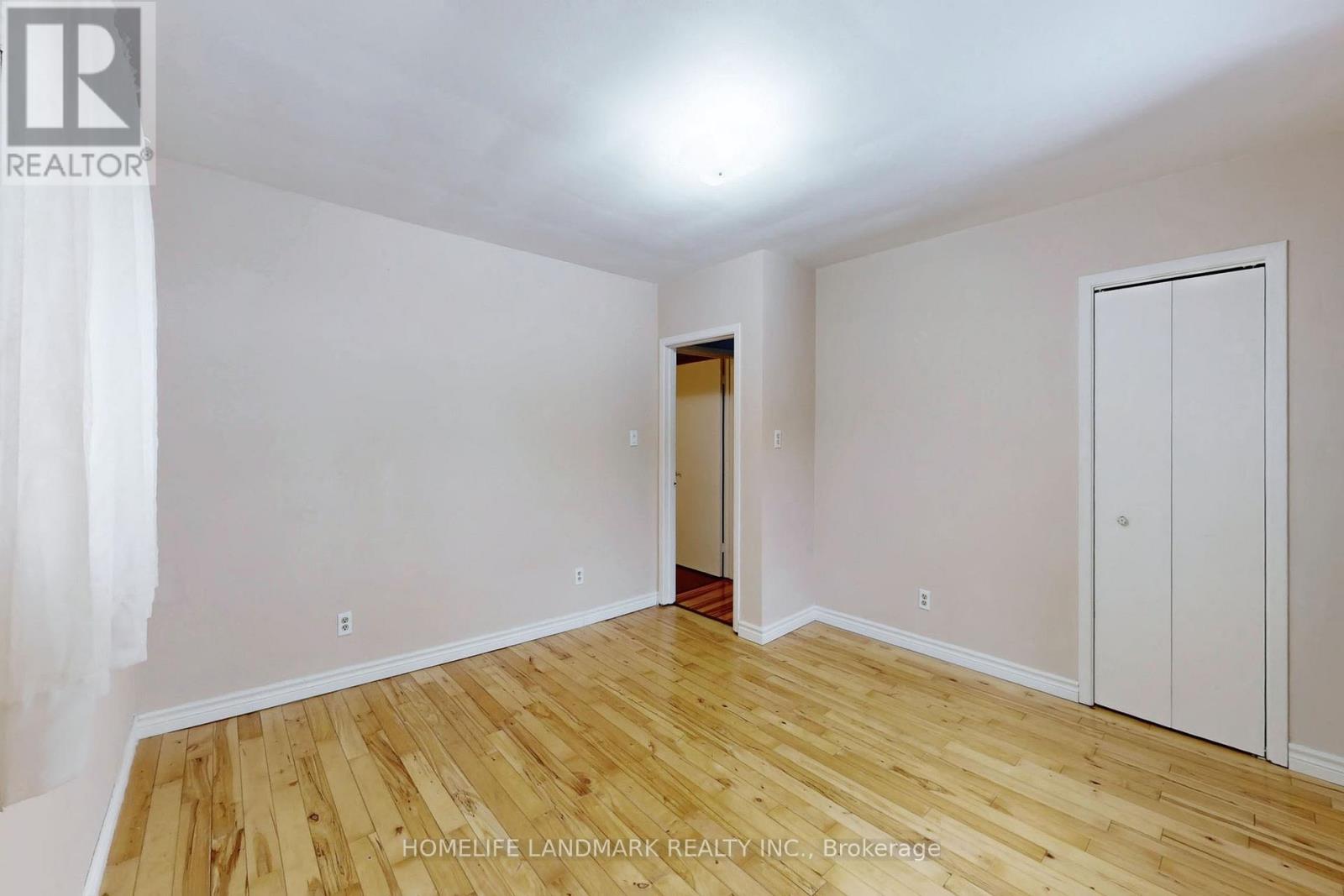 135 Ringwood Road, Oakville, Ontario  L6H 1K3 - Photo 19 - W12881068