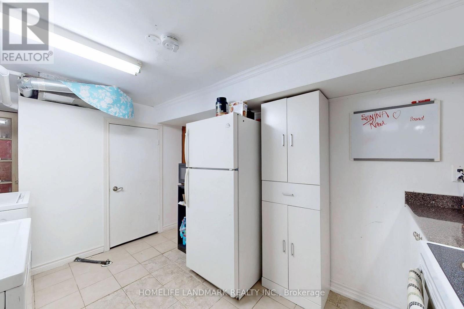 135 Ringwood Road, Oakville, Ontario  L6H 1K3 - Photo 33 - W12881068