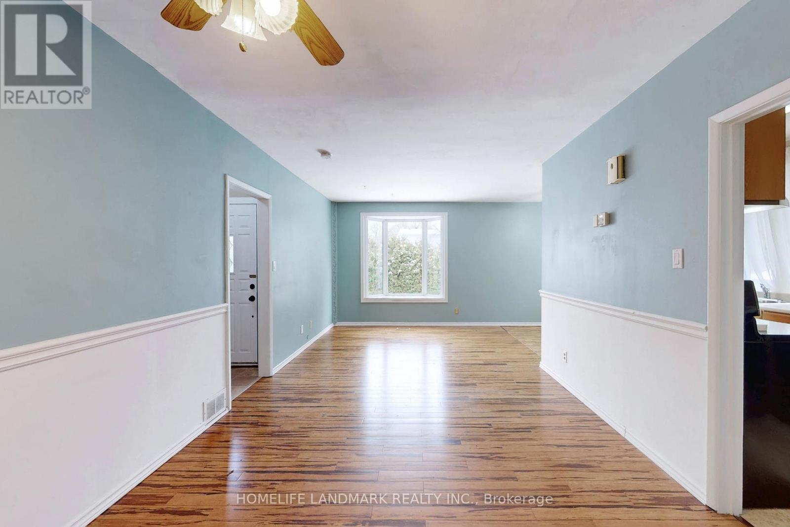 135 Ringwood Road, Oakville, Ontario  L6H 1K3 - Photo 6 - W12881068