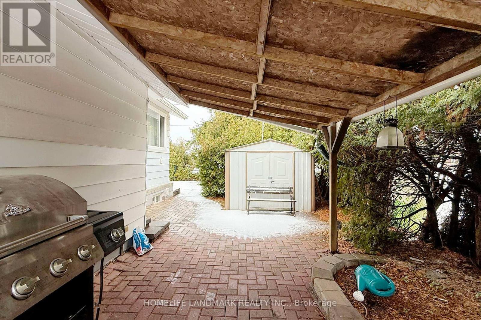 135 Ringwood Road, Oakville, Ontario  L6H 1K3 - Photo 49 - W12881068