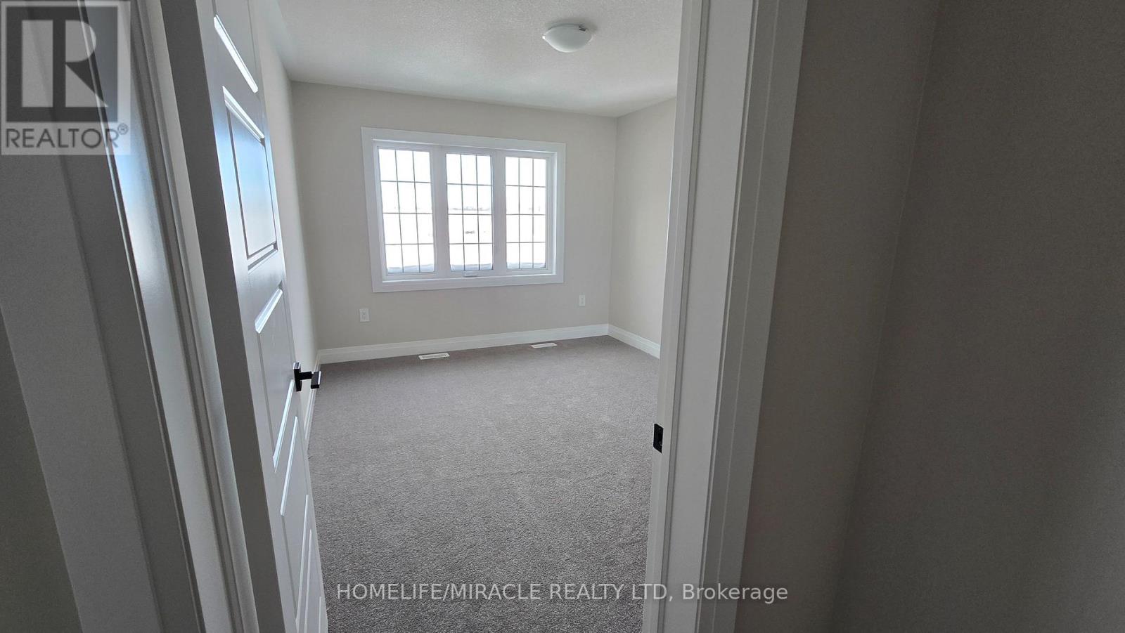 224 Greer Street, Barrie, Ontario  L9J 0B7 - Photo 8 - S12883588