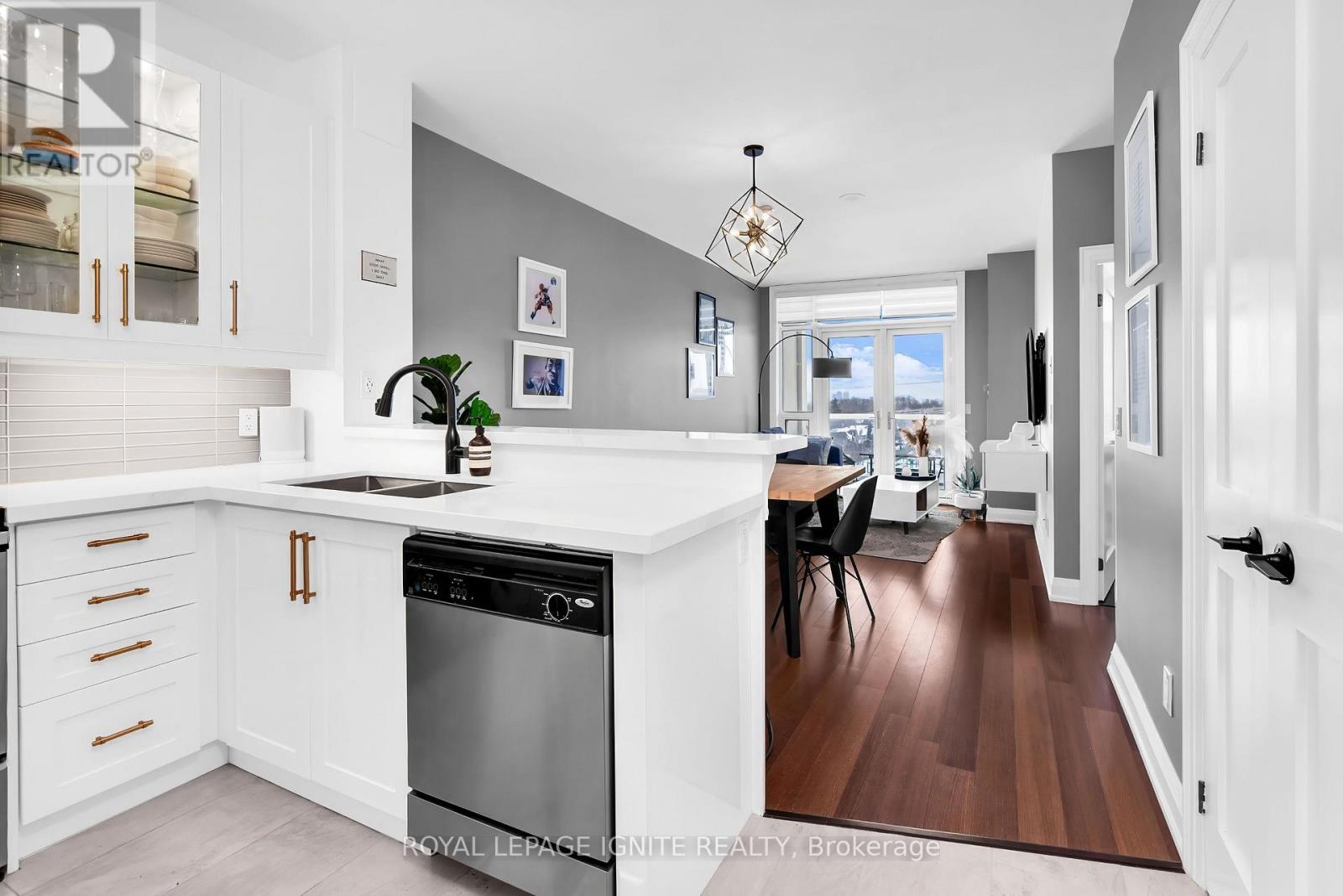 704 - 1135 Royal York Road, Toronto, Ontario  M9A 0C3 - Photo 3 - W12883554