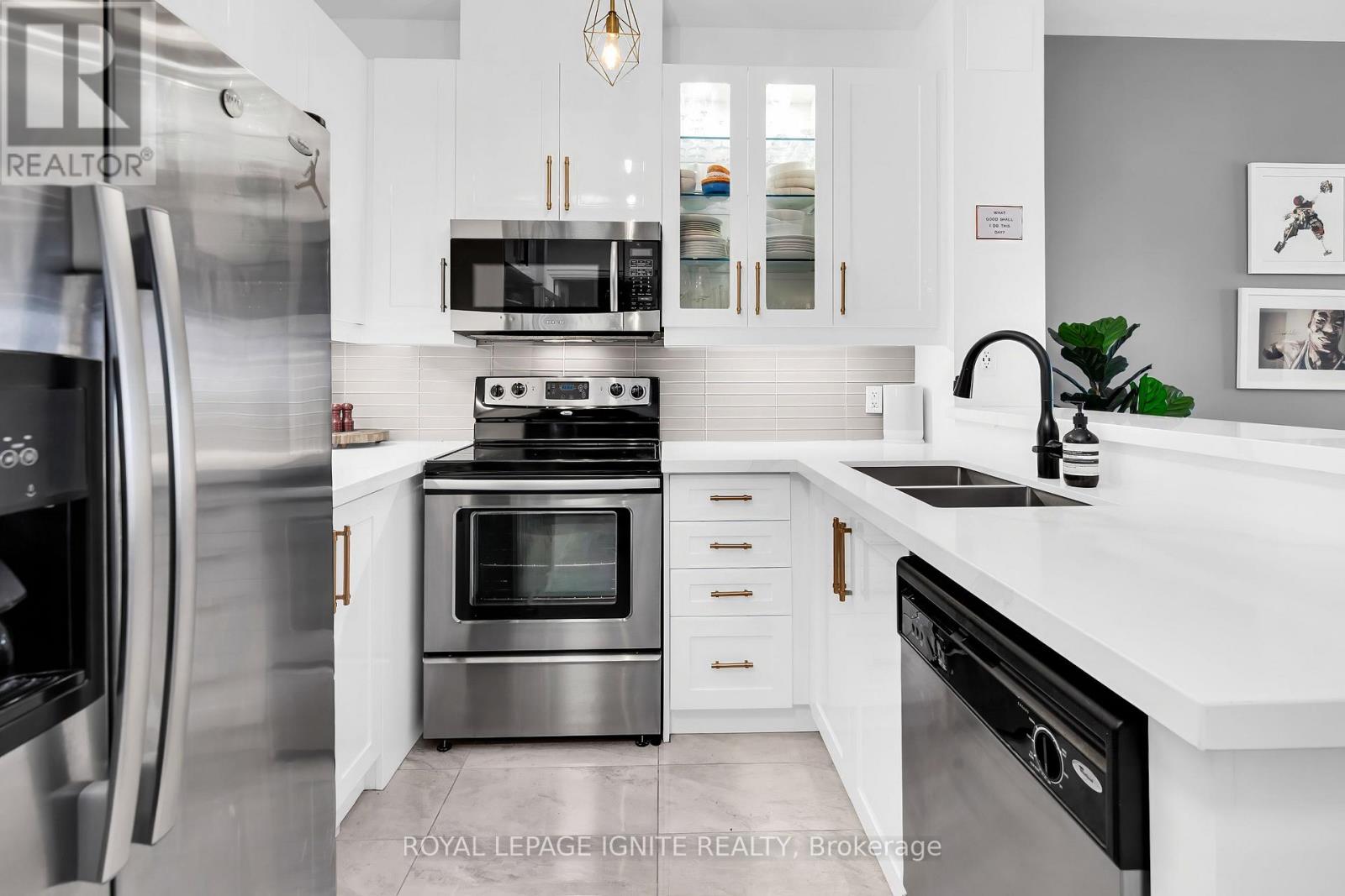 704 - 1135 Royal York Road, Toronto, Ontario  M9A 0C3 - Photo 5 - W12883554