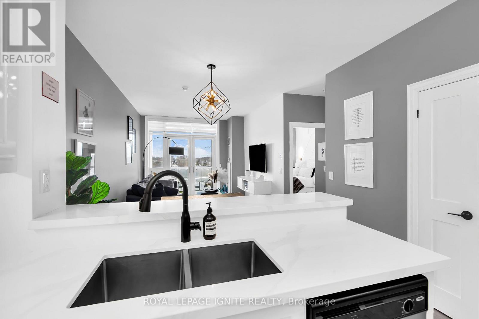 704 - 1135 Royal York Road, Toronto, Ontario  M9A 0C3 - Photo 7 - W12883554