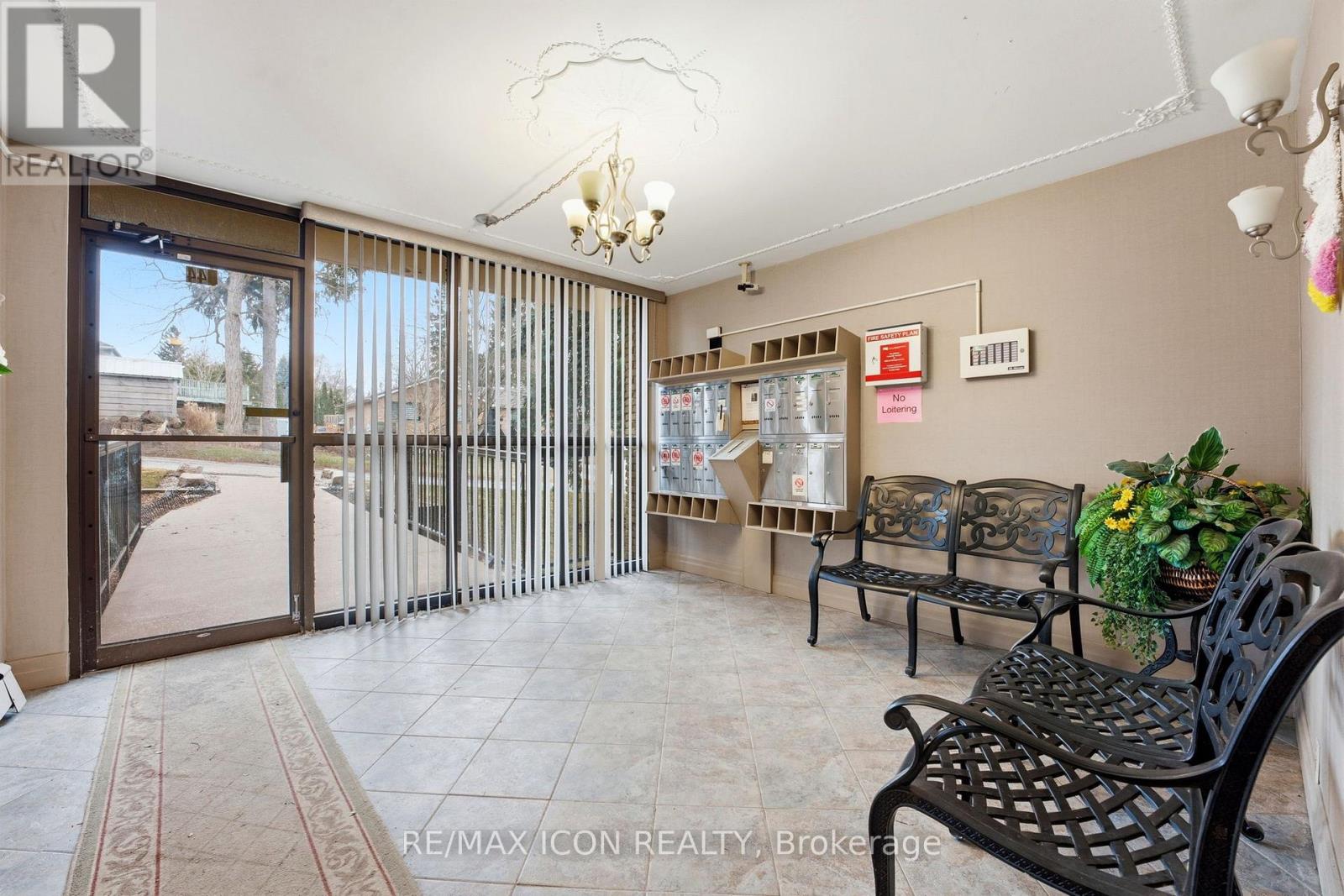 206 - 944 Caledonian View, Cambridge, Ontario  N3H 1A5 - Photo 2 - X12883552