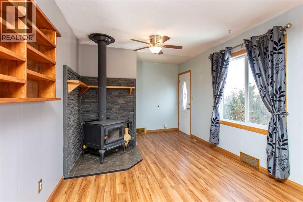 4731 48 Avenue, Lacombe, Alberta  T4L 1N2 - Photo 3 - A2293370