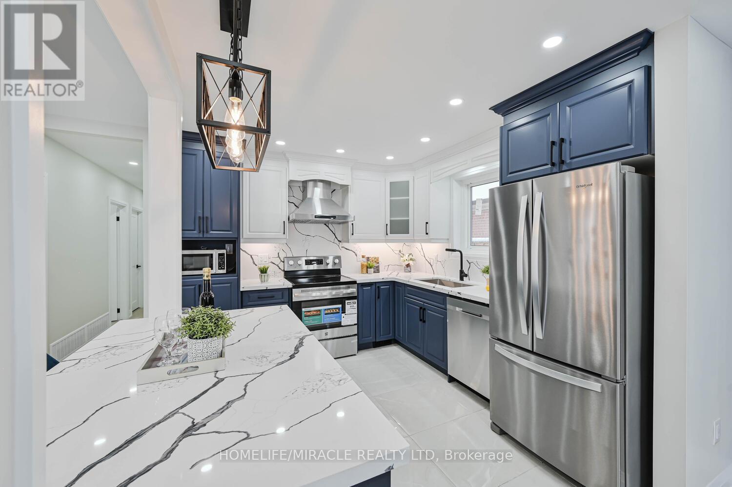 55 Taysham Crescent, Toronto (Thistletown-Beaumonde Heights), Ontario  M9V 1X1 - Photo 14 - W12882274