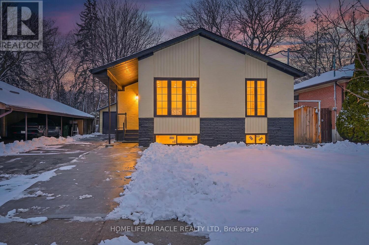 55 TAYSHAM CRESCENT, Toronto, Ontario