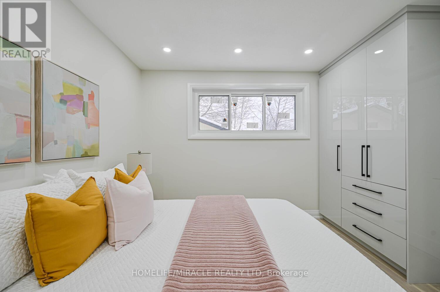 55 Taysham Crescent, Toronto (Thistletown-Beaumonde Heights), Ontario  M9V 1X1 - Photo 22 - W12882274