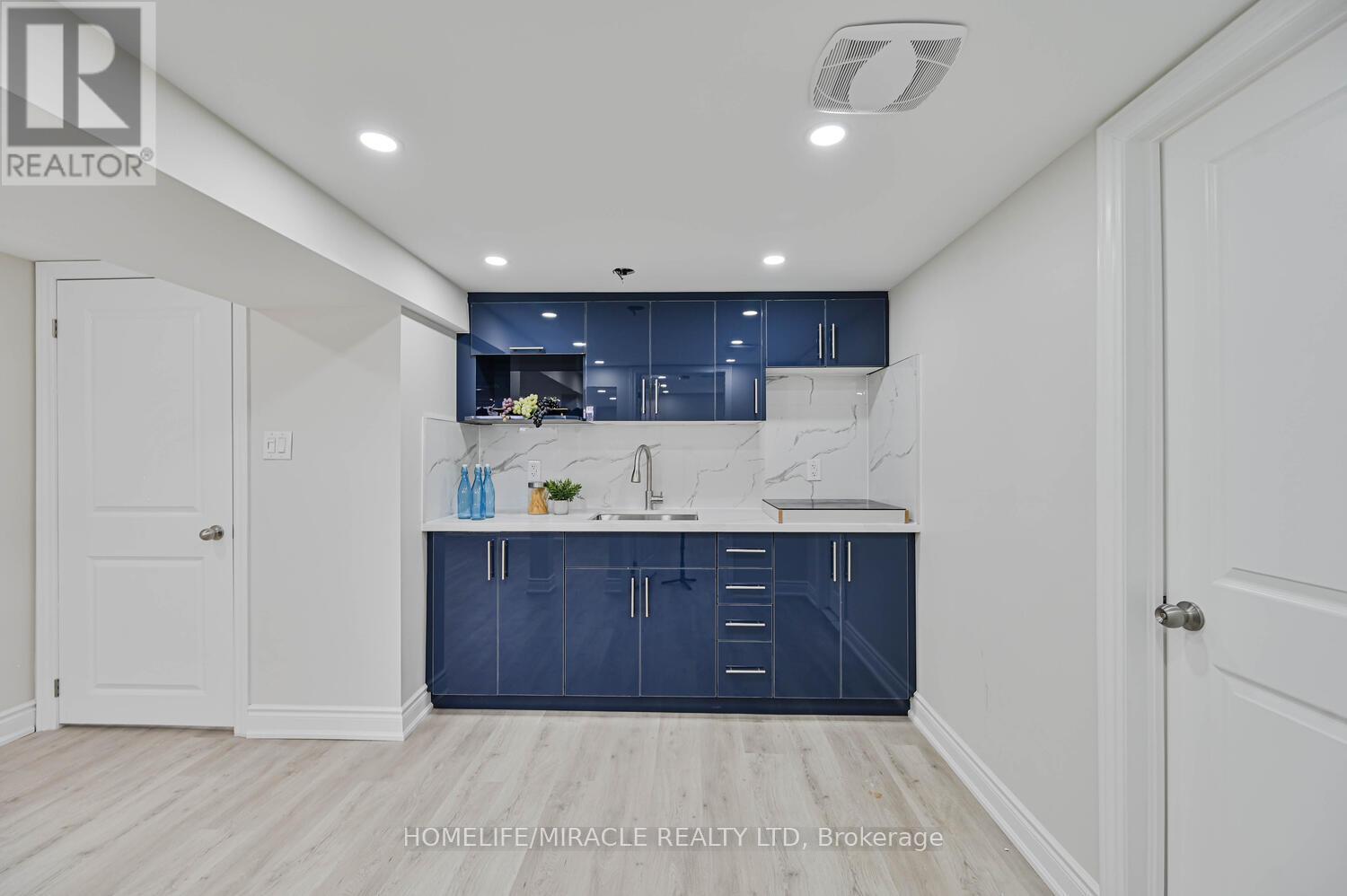 55 Taysham Crescent, Toronto (Thistletown-Beaumonde Heights), Ontario  M9V 1X1 - Photo 43 - W12882274