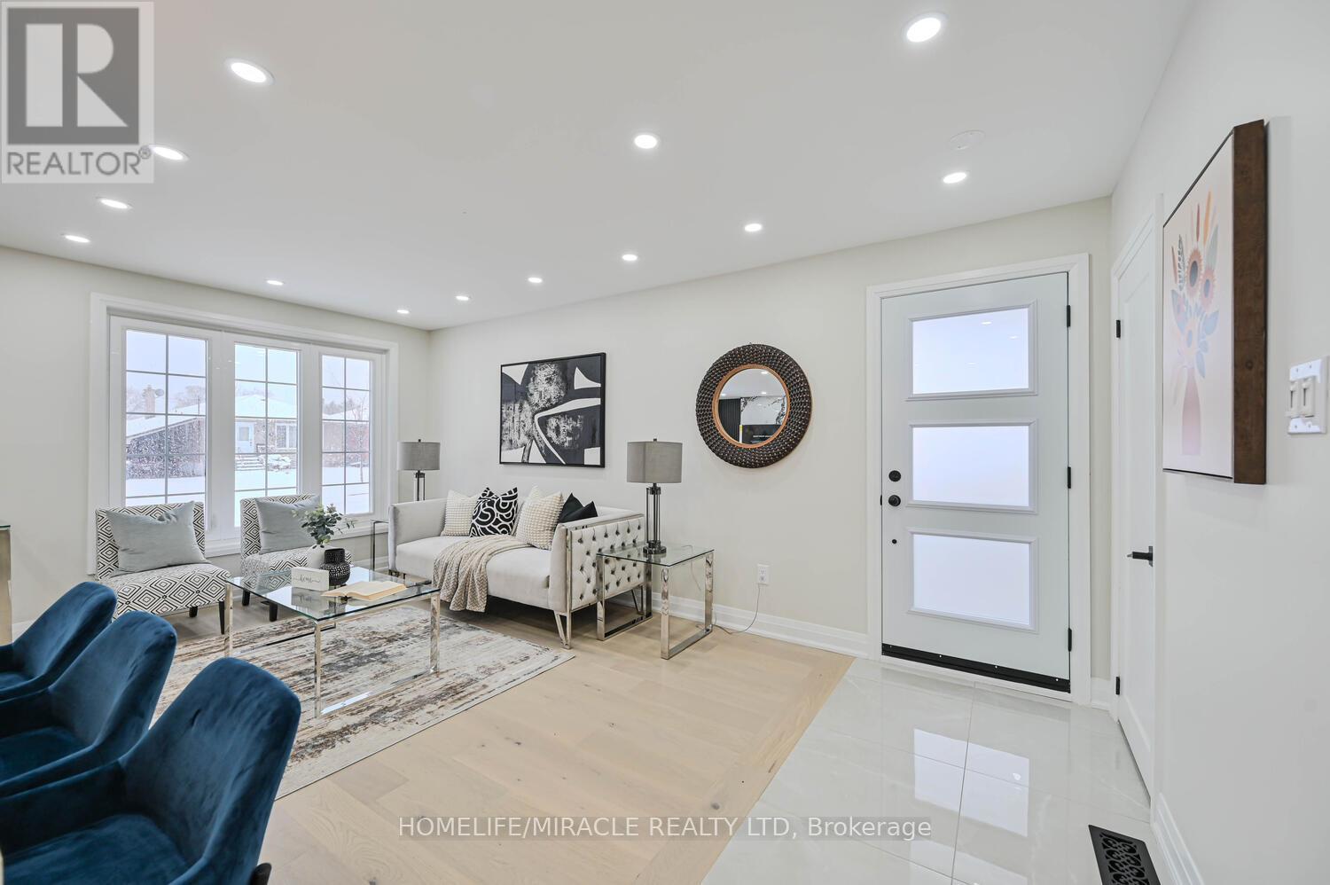 55 Taysham Crescent, Toronto (Thistletown-Beaumonde Heights), Ontario  M9V 1X1 - Photo 7 - W12882274